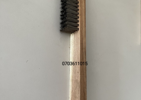 Bàn chải inox cán gỗ 5i